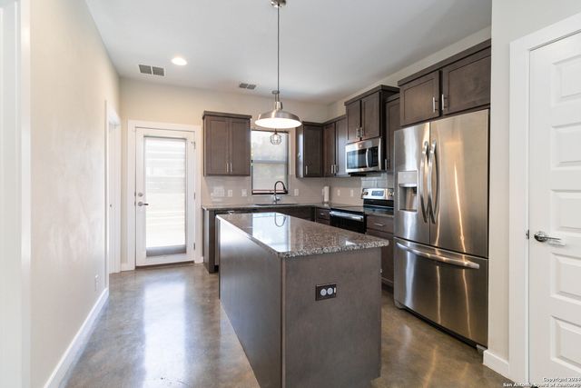 631 BURLESON, San Antonio, TX 78202