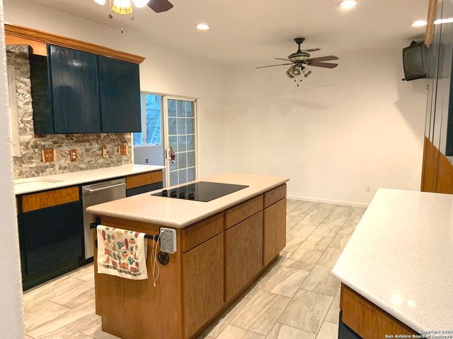 930 COUNTY ROAD 2720, Mico, TX 78056