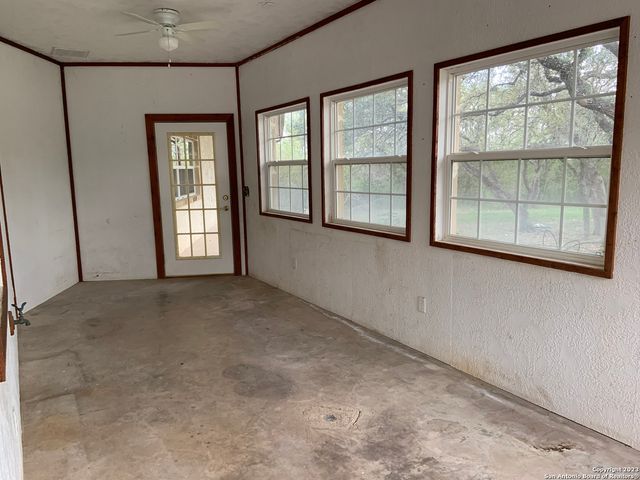 930 COUNTY ROAD 2720, Mico, TX 78056
