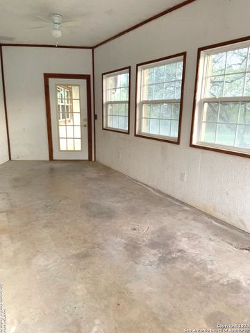 930 COUNTY ROAD 2720, Mico, TX 78056