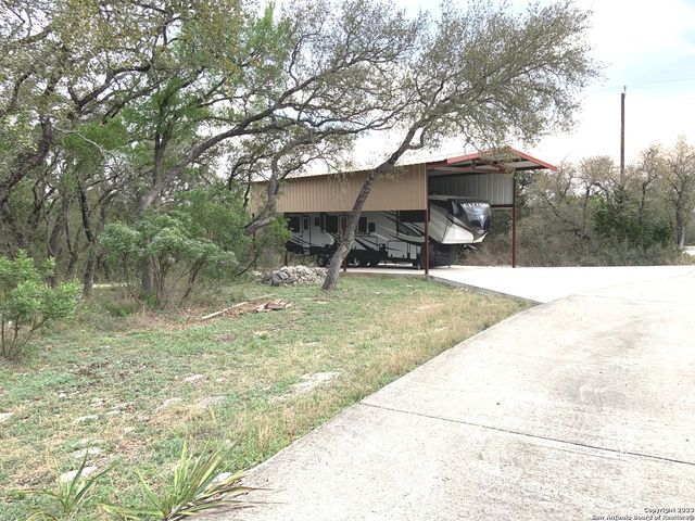 930 COUNTY ROAD 2720, Mico, TX 78056