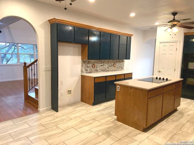 930 COUNTY ROAD 2720, Mico, TX 78056