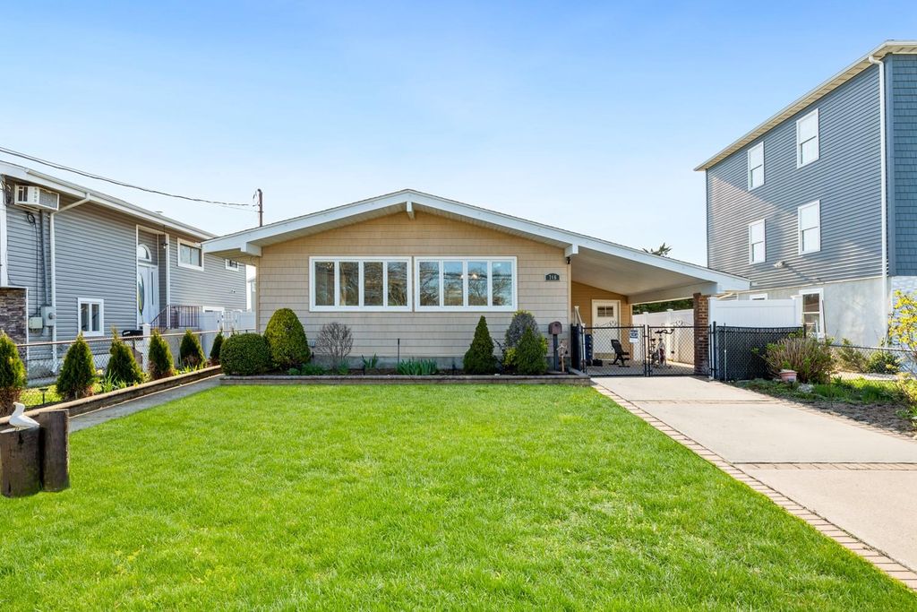 746 S Ocean Avenue, Freeport, NY 11520