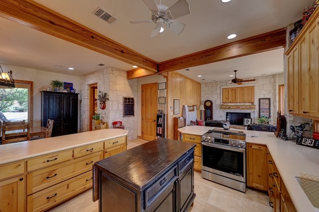 7680 NW White Oak Rd, Kerrville, TX 78028
