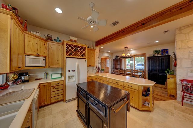 7680 NW White Oak Rd, Kerrville, TX 78028