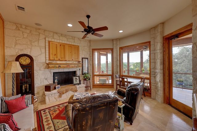7680 NW White Oak Rd, Kerrville, TX 78028