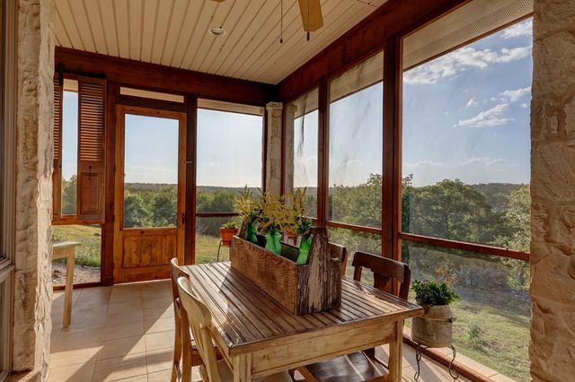 7680 NW White Oak Rd, Kerrville, TX 78028