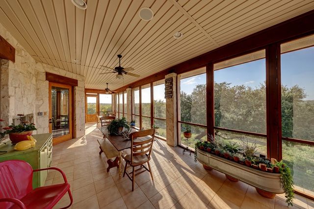 7680 NW White Oak Rd, Kerrville, TX 78028