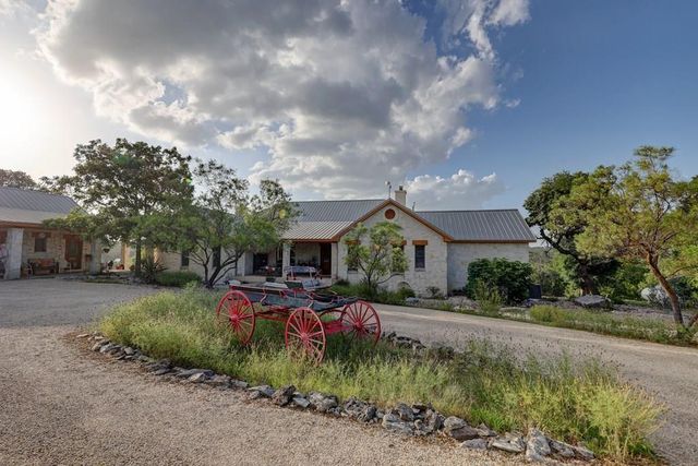 7680 NW White Oak Rd, Kerrville, TX 78028