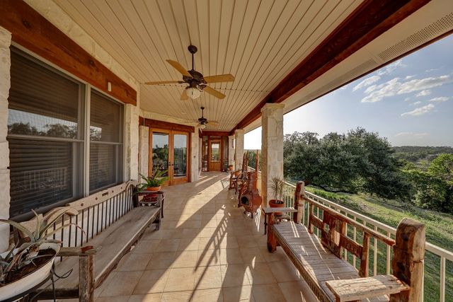 7680 NW White Oak Rd, Kerrville, TX 78028