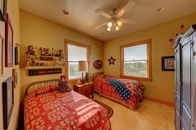 7680 NW White Oak Rd, Kerrville, TX 78028