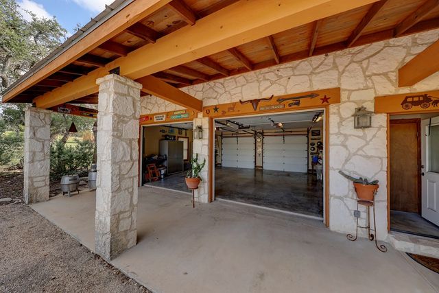 7680 NW White Oak Rd, Kerrville, TX 78028