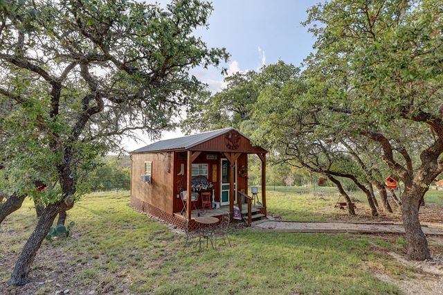 7680 NW White Oak Rd, Kerrville, TX 78028