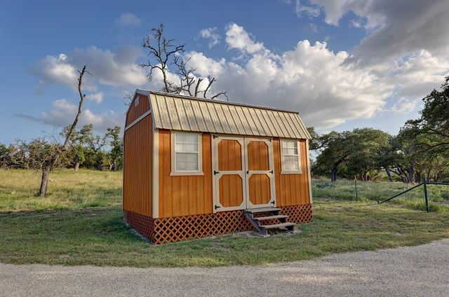 7680 NW White Oak Rd, Kerrville, TX 78028