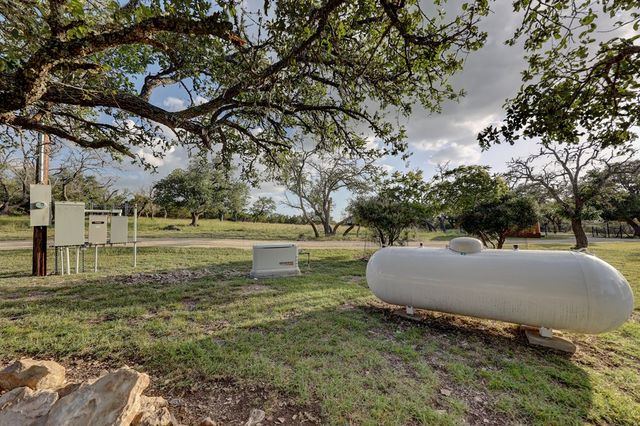 7680 NW White Oak Rd, Kerrville, TX 78028