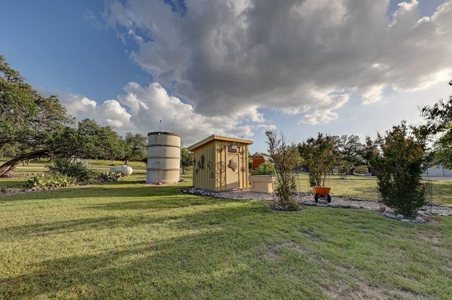 7680 NW White Oak Rd, Kerrville, TX 78028