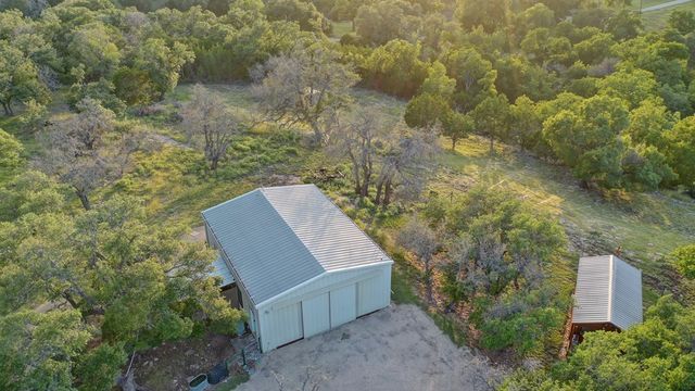 7680 NW White Oak Rd, Kerrville, TX 78028