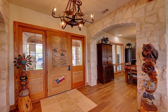 7680 NW White Oak Rd, Kerrville, TX 78028