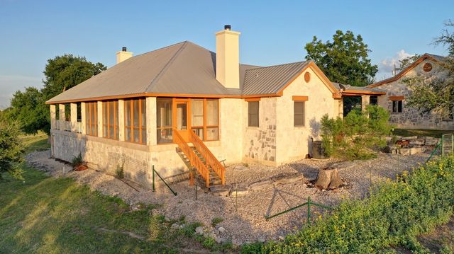 7680 NW White Oak Rd, Kerrville, TX 78028