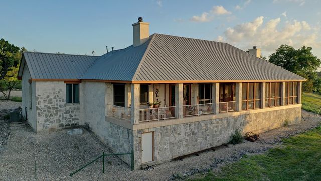 7680 NW White Oak Rd, Kerrville, TX 78028