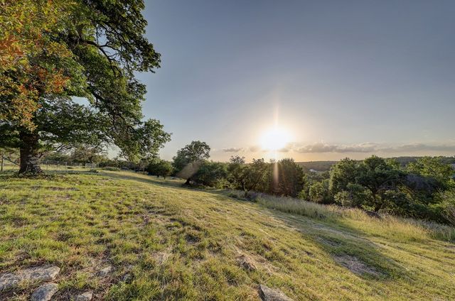 7680 NW White Oak Rd, Kerrville, TX 78028