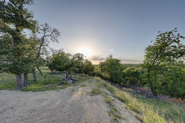 7680 NW White Oak Rd, Kerrville, TX 78028