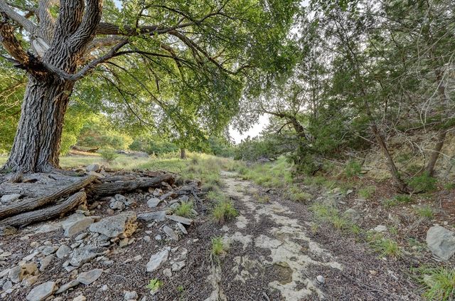 7680 NW White Oak Rd, Kerrville, TX 78028
