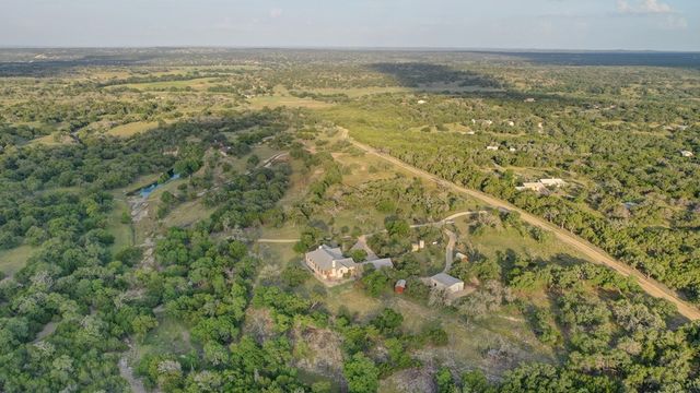 7680 NW White Oak Rd, Kerrville, TX 78028