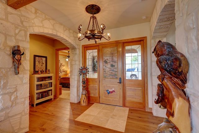7680 NW White Oak Rd, Kerrville, TX 78028