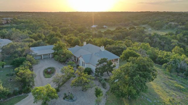 7680 NW White Oak Rd, Kerrville, TX 78028