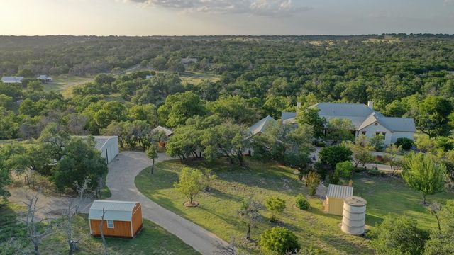 7680 NW White Oak Rd, Kerrville, TX 78028