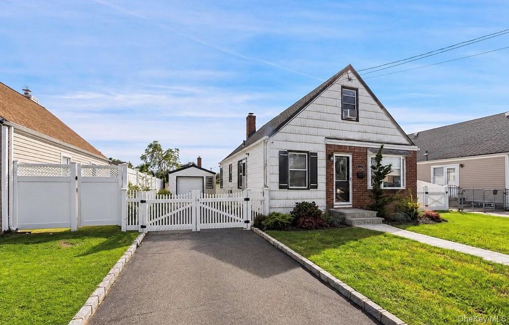 5 Marvin Avenue, Hicksville, NY 11801 — exterior