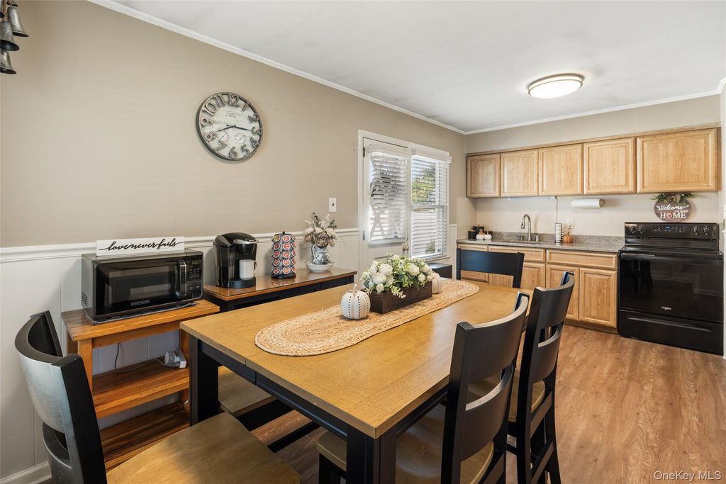 5 Marvin Avenue, Hicksville, NY 11801 — photo 2
