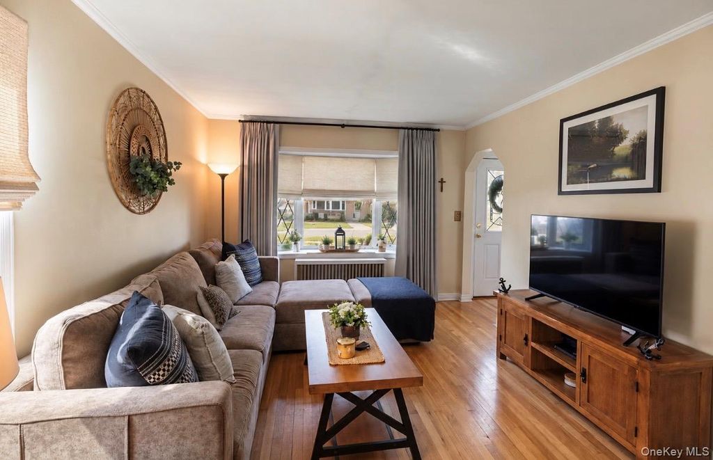 5 Marvin Avenue, Hicksville, NY 11801 — photo 4