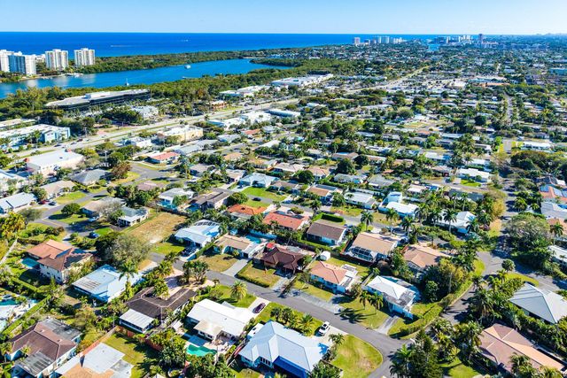 451 NE 25th Terrace, Boca Raton, FL 33431