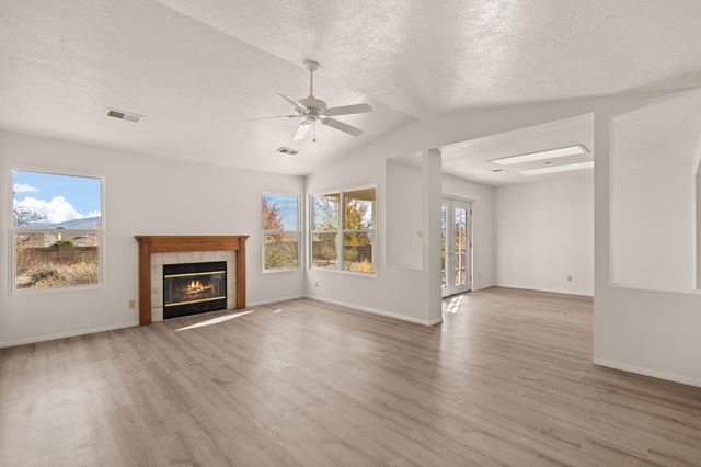 2504 TWIN BUTTES Drive NE, Rio Rancho, NM 87144