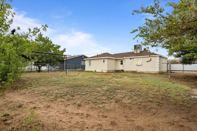 1306 Woodlawn Dr, Odessa, TX 79761