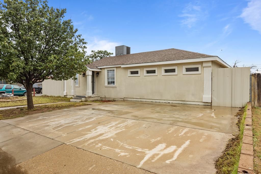 1306 Woodlawn Dr, Odessa, TX 79761
