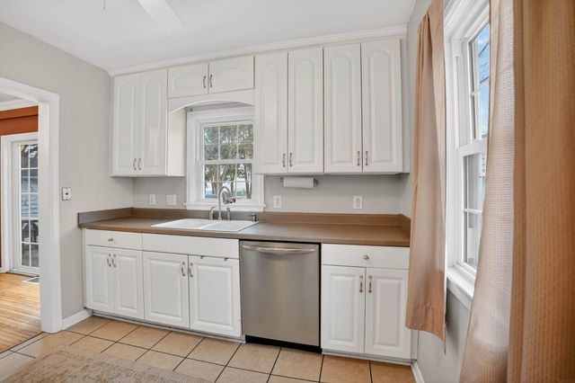 150 Hawthorne Avenue, Waterloo, IA 50702