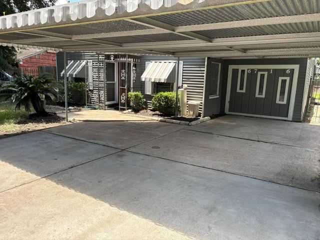 6716 Saint Augustine, Houston, TX 77021