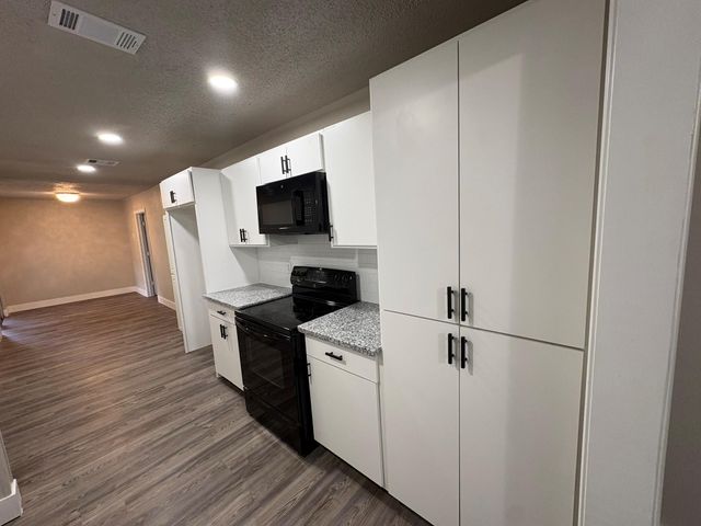 6716 Saint Augustine, Houston, TX 77021