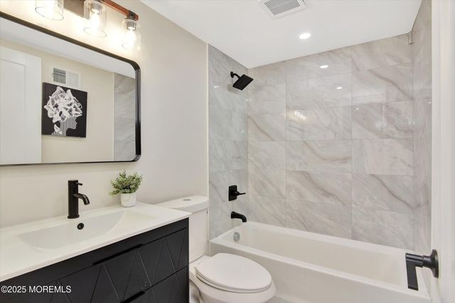 143 Seabreeze Way, Keansburg, NJ 07734