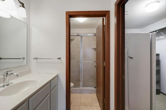 10451 Greenbrier Road 211, Minnetonka, MN 55305