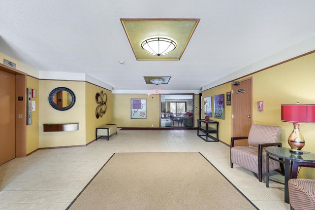 10451 Greenbrier Road 211, Minnetonka, MN 55305