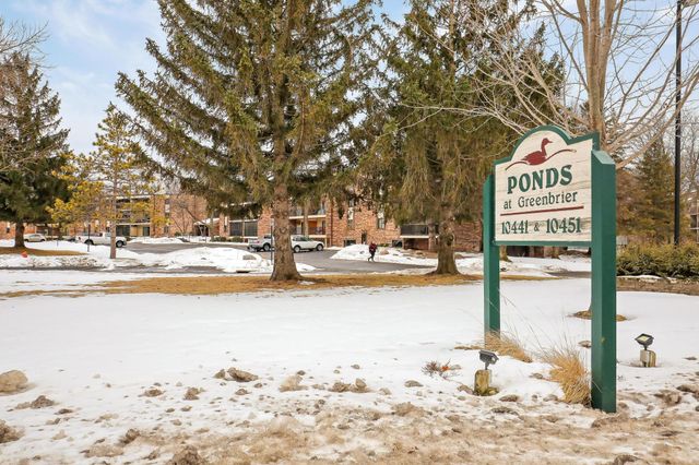 10451 Greenbrier Road 211, Minnetonka, MN 55305