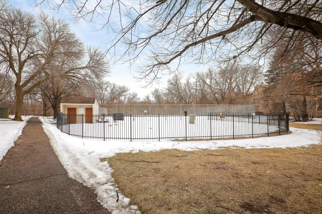 10451 Greenbrier Road 211, Minnetonka, MN 55305