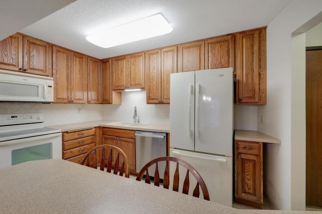 10451 Greenbrier Road 211, Minnetonka, MN 55305