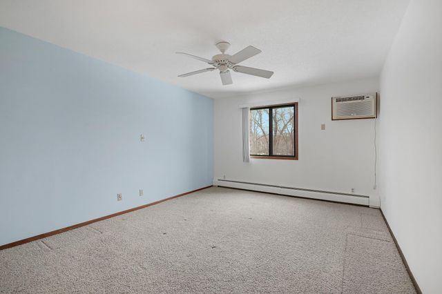 10451 Greenbrier Road 211, Minnetonka, MN 55305