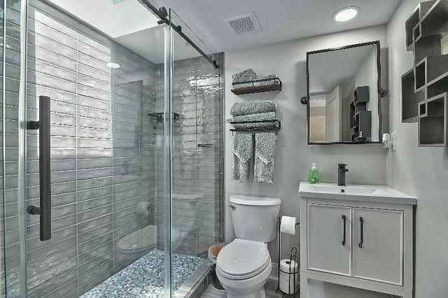 700 E 43rd Street, Kansas City, MO 64110