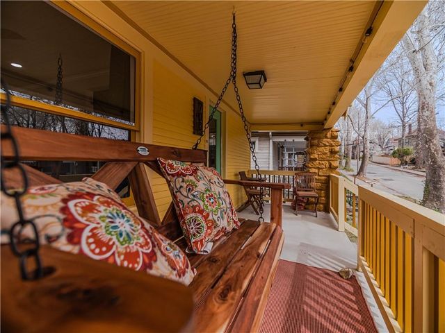 700 E 43rd Street, Kansas City, MO 64110